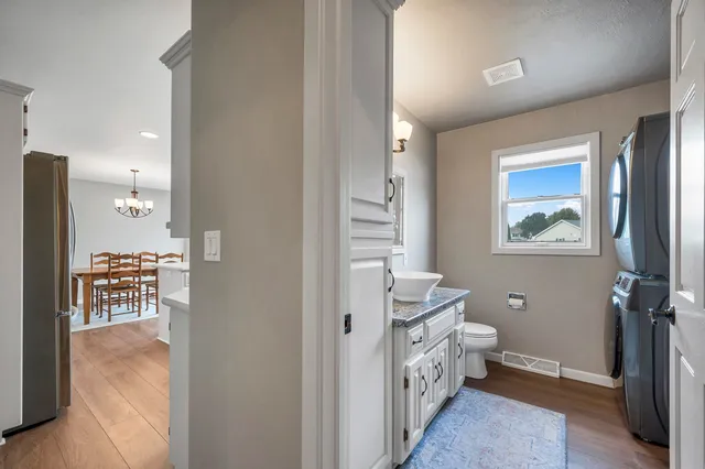 $449,900 | 737 Desplaine Road, De Pere, WI 54115