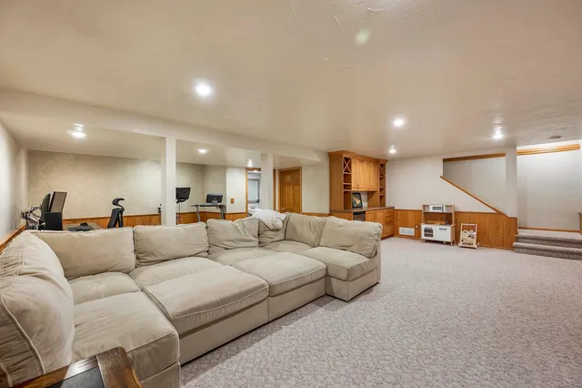 $449,900 | 737 Desplaine Road, De Pere, WI 54115