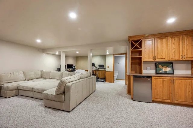 $449,900 | 737 Desplaine Road, De Pere, WI 54115