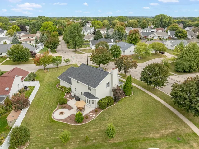 $449,900 | 737 Desplaine Road, De Pere, WI 54115