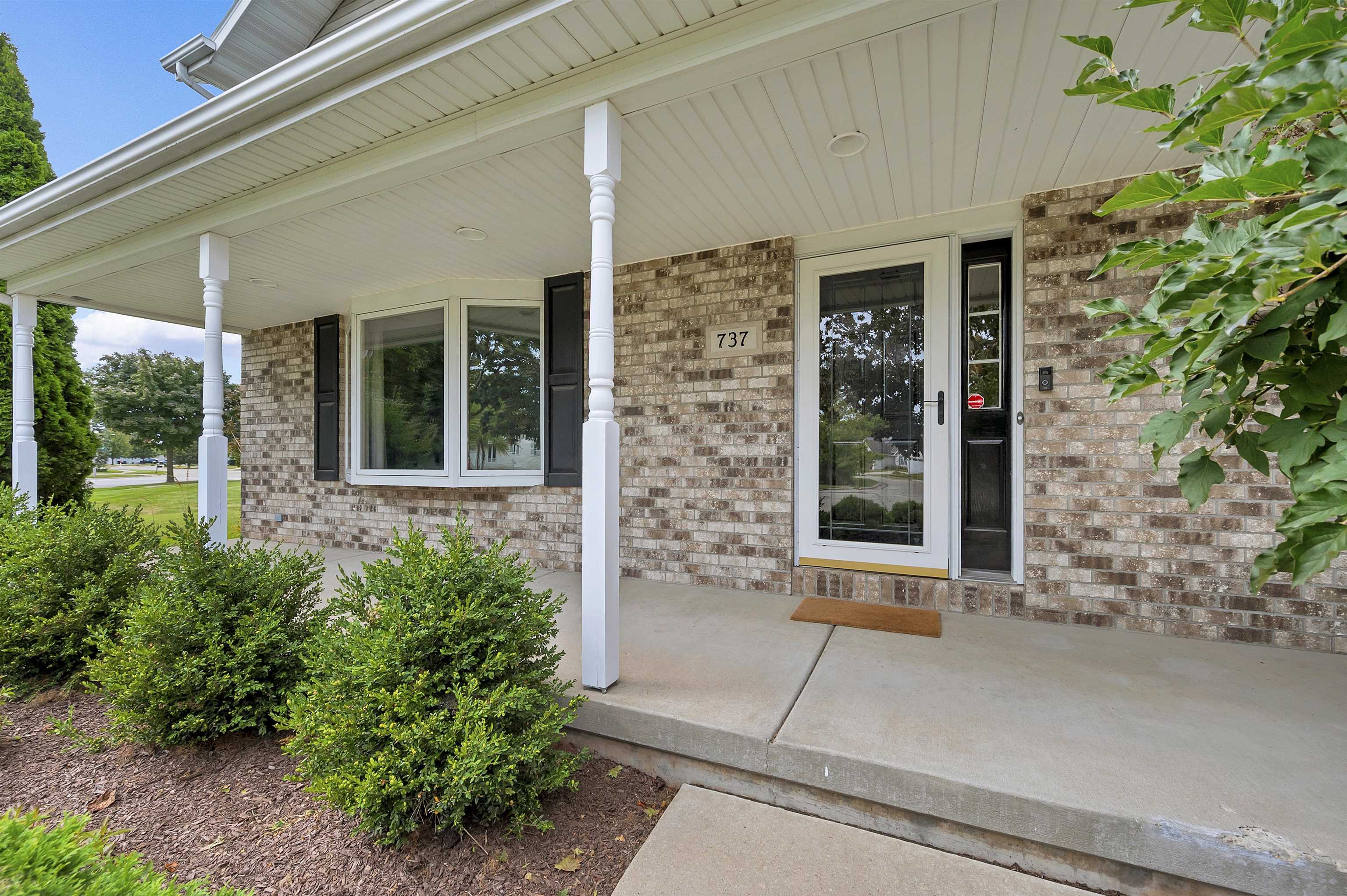 737 Desplaine Road De Pere, WI 54115 - Photo 5 of 45