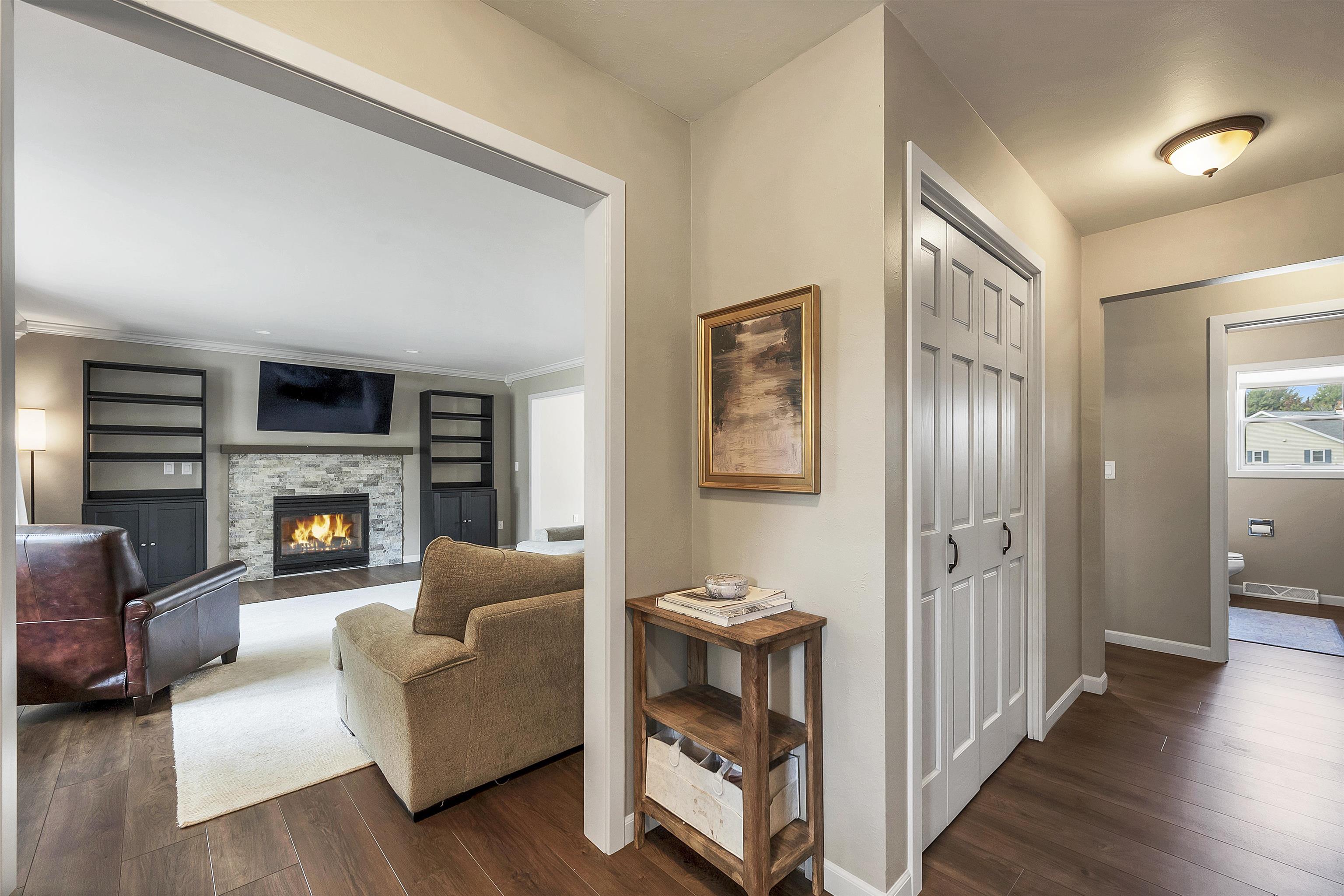 737 Desplaine Road De Pere, WI 54115 - Photo 8 of 45