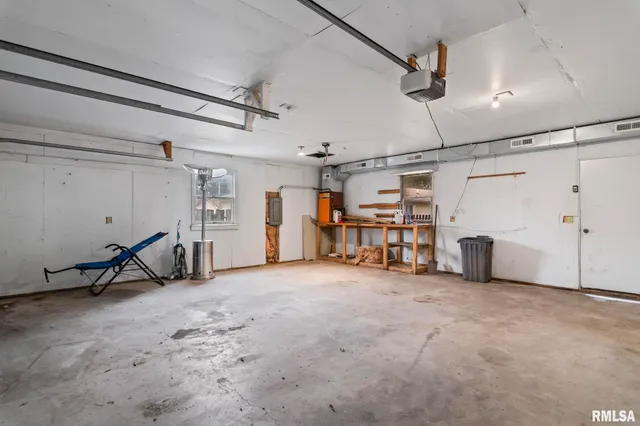 $139,900 | 213 West Conrey Street, Williamsville, IL 62693