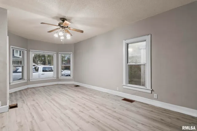 $139,900 | 213 West Conrey Street, Williamsville, IL 62693