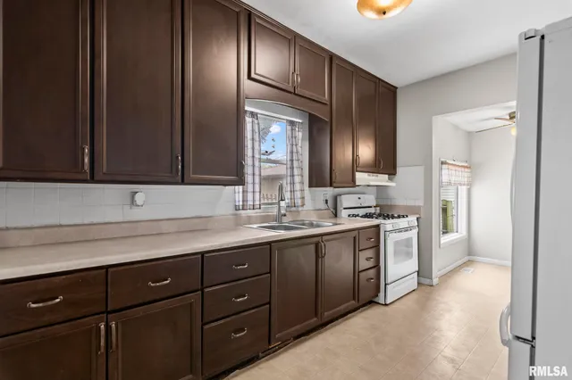 $139,900 | 213 West Conrey Street, Williamsville, IL 62693