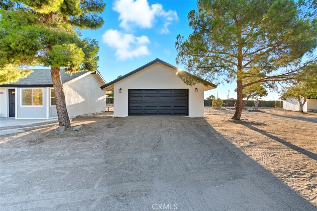 11832 Valle Vista Road Phelan, CA 92371 - Photo 4 of 40 Detached garage