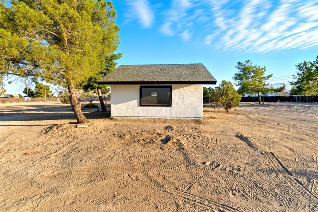 11832 Valle Vista Road Phelan, CA 92371 - Photo 8 of 40