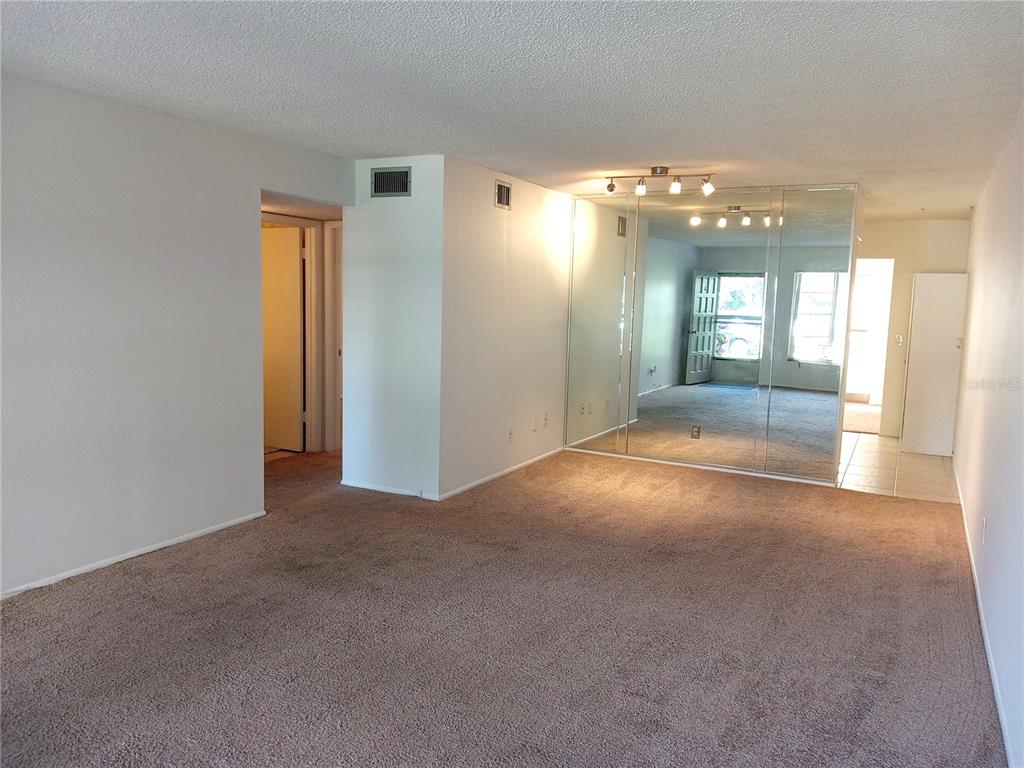2427 Rhodesian Drive, Unit 11 Clearwater, FL 33763 - Photo 5 of 44