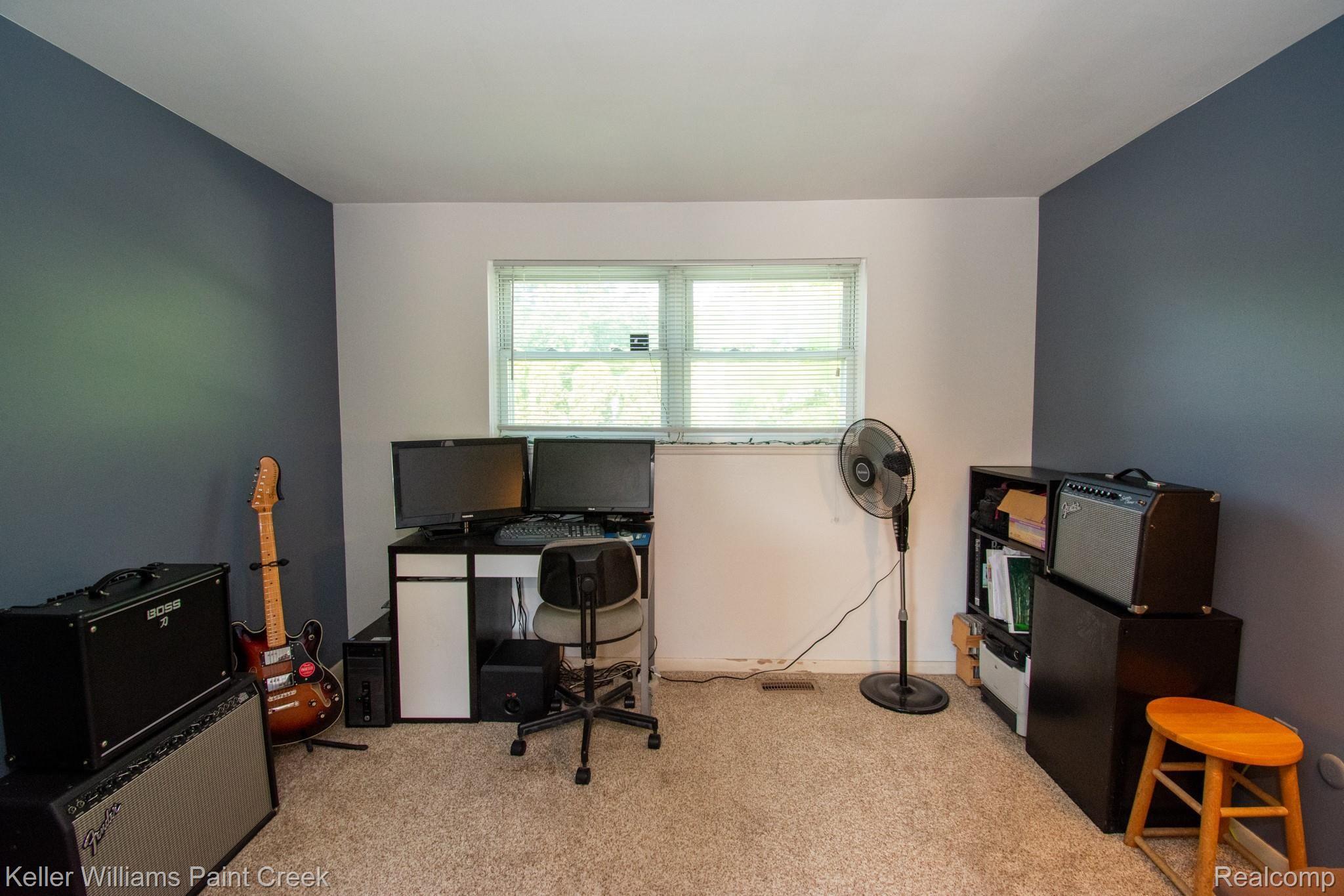 32401 Kelly Road Fraser, MI 48026 - Photo 21 of 39 Master sitting room.jpg