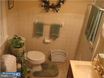 105 Crestview Road Upper Darby, PA 19082 - Photo 9 of 12 Bathroom