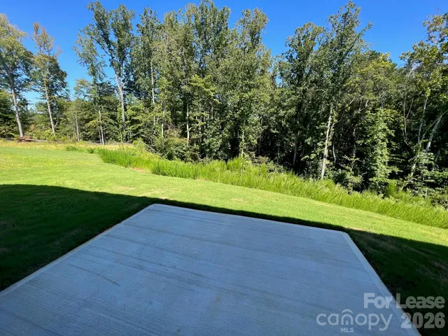 a view of a yard with a house