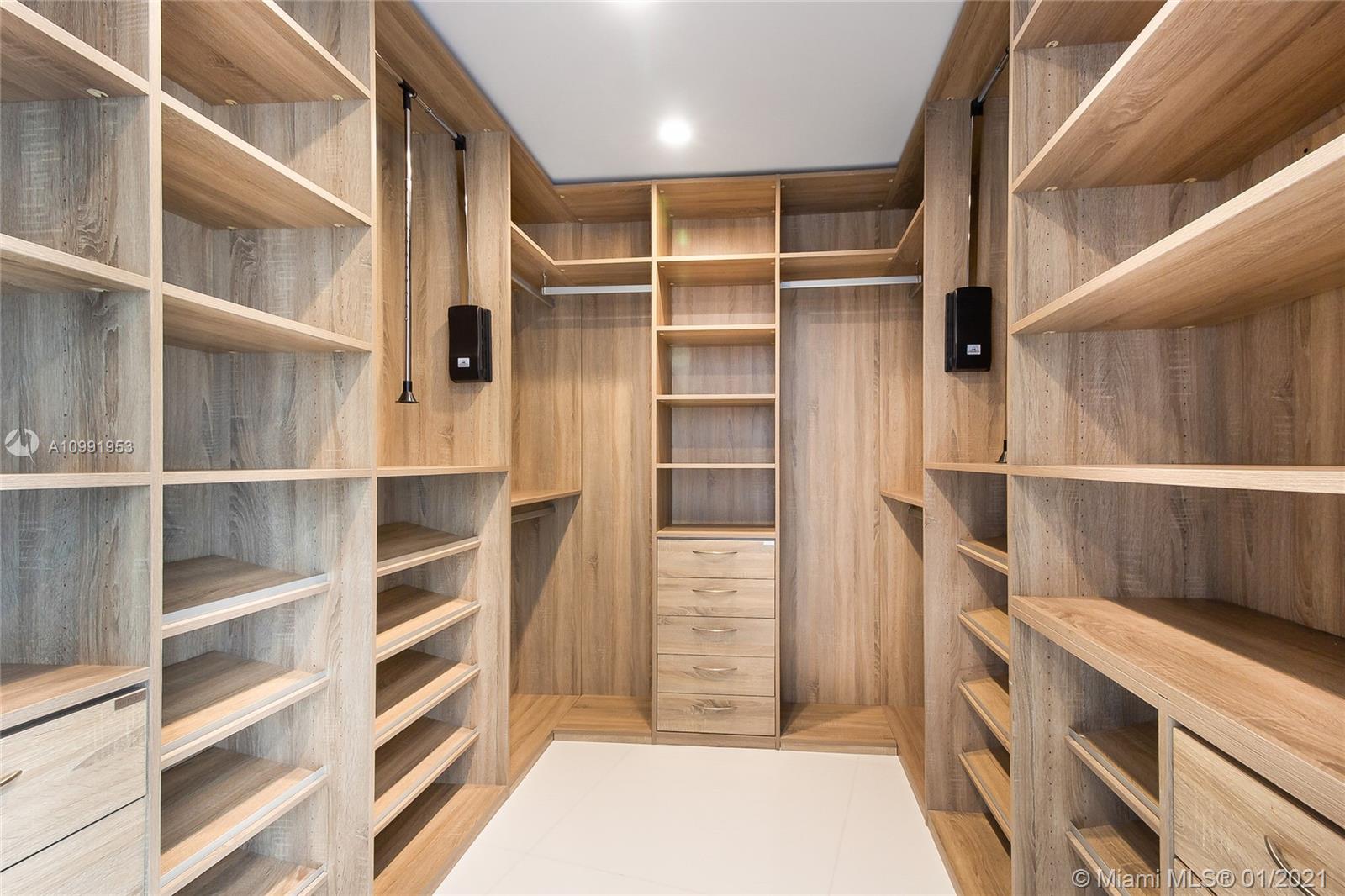 901 Brickell Key Boulevard, Unit 2507 Miami, FL 33131 - Photo 18 of 25