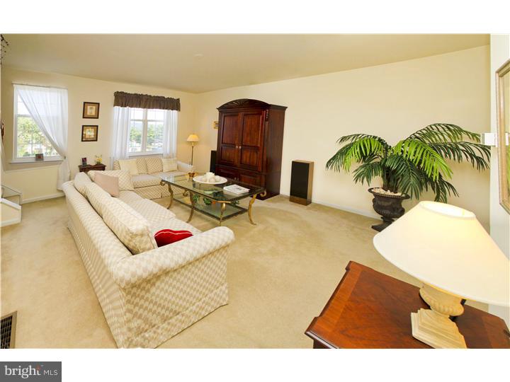 302 Andrew Road Coatesville, PA 19320 - Photo 5 of 19 Living Room