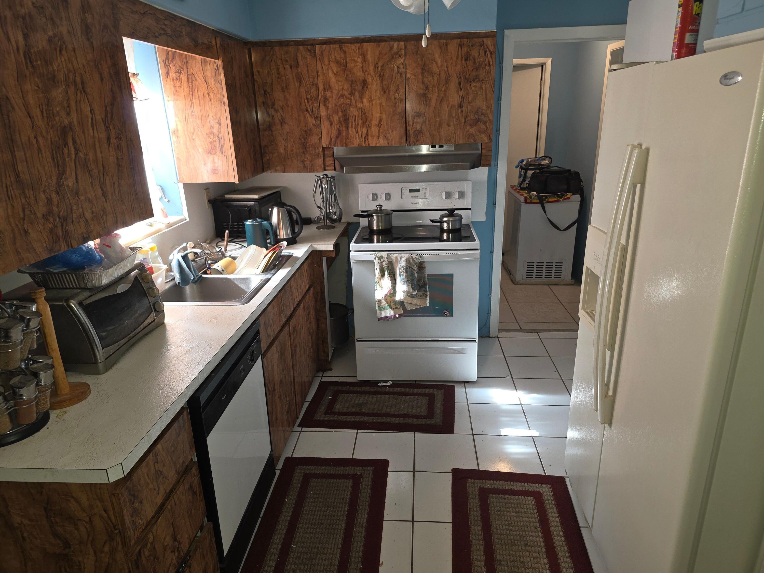 7320 Shalimar Street Miramar, FL 33023 - Photo 7 of 12 Shalimar Kitchen