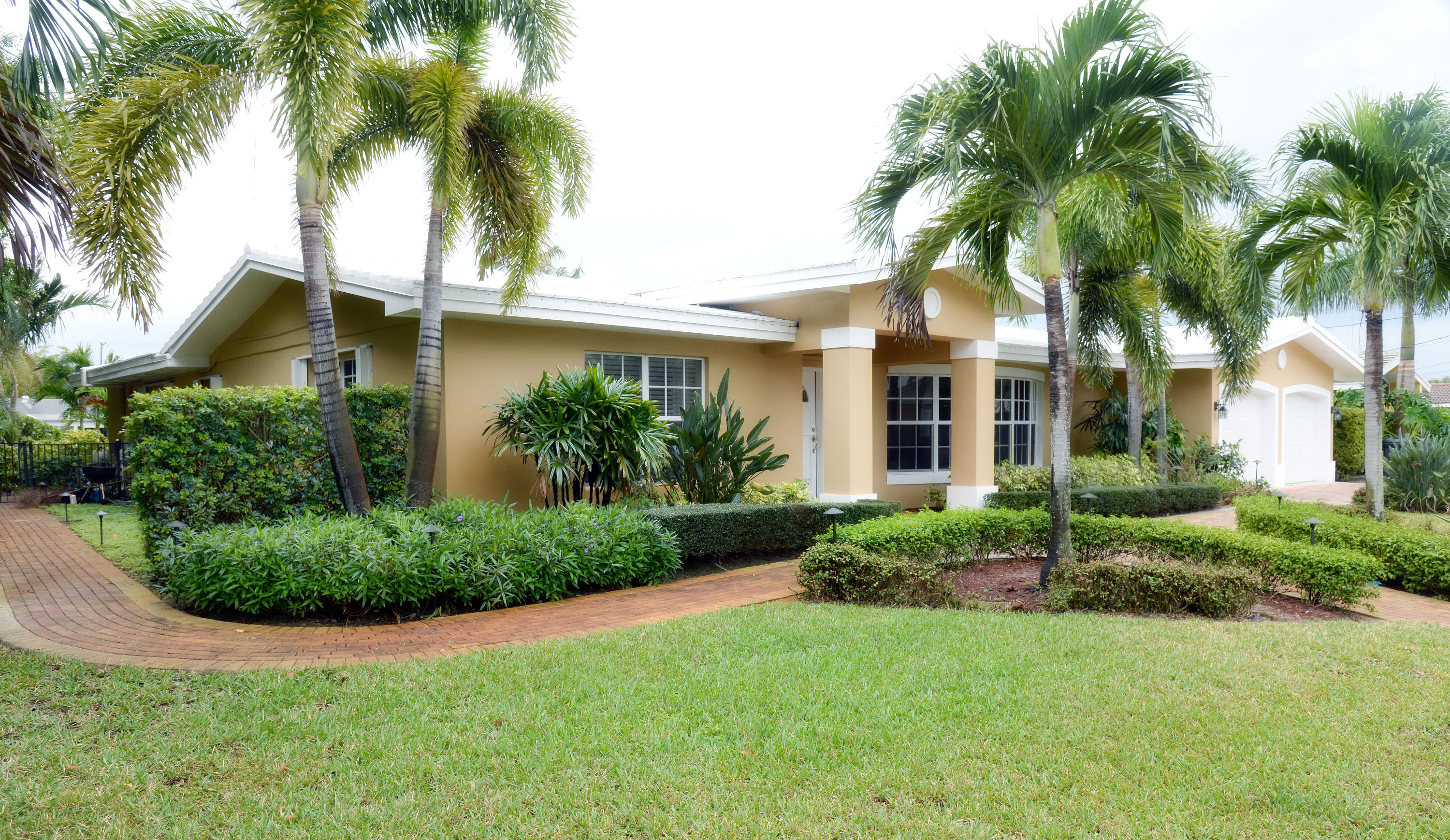 606 Pilot Road North Palm Beach, FL 33408 - Photo 1 of 20 Front