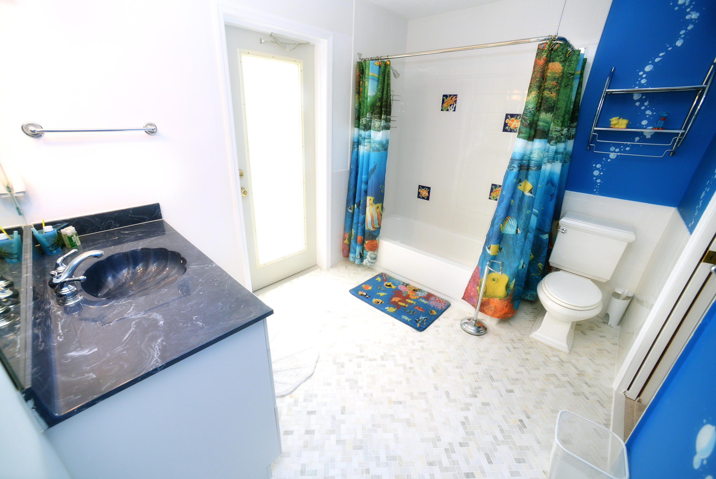 606 Pilot Road North Palm Beach, FL 33408 - Photo 14 of 20 606 Pilot Jack-Jill Bathroom