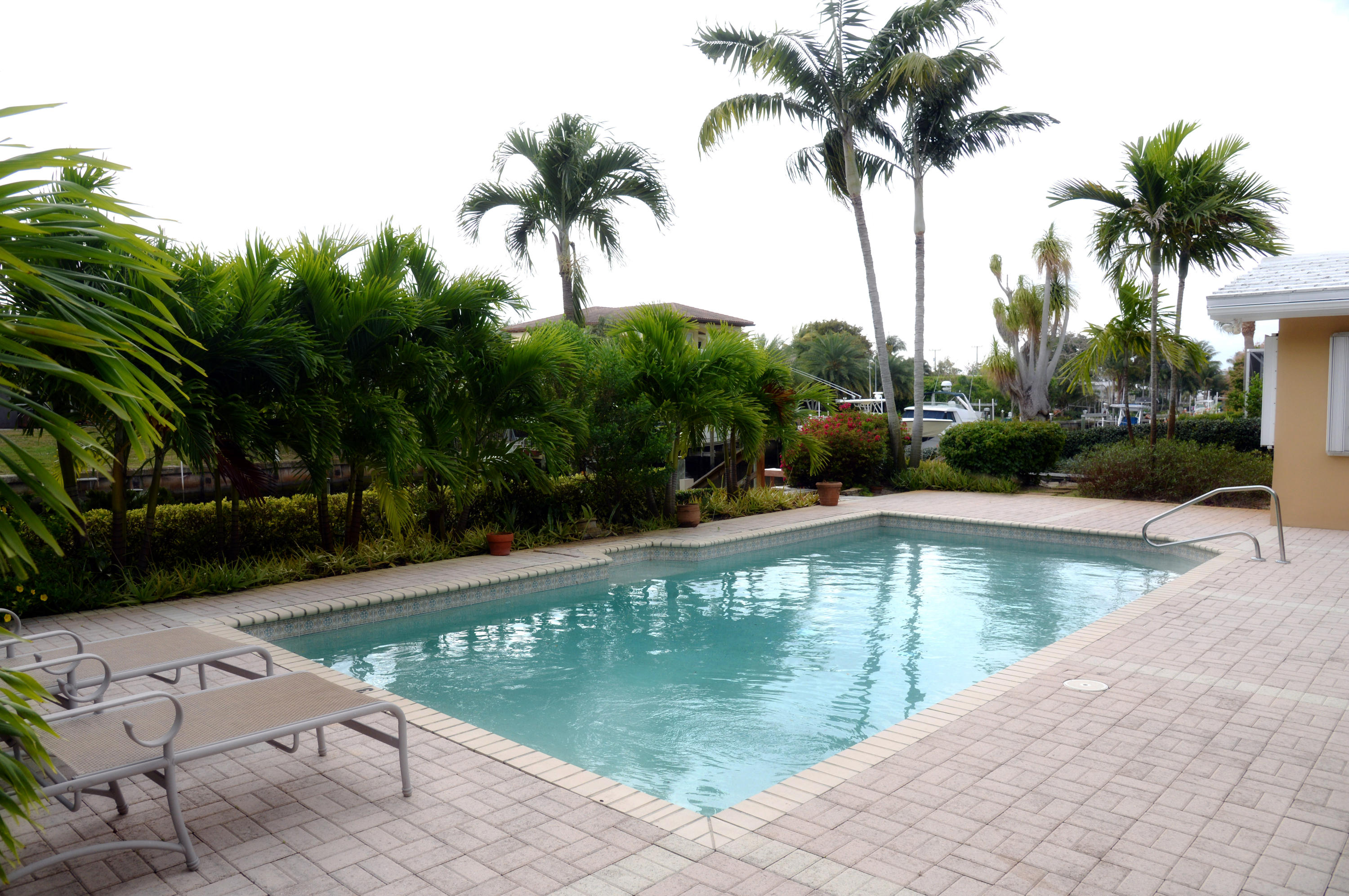 606 Pilot Road North Palm Beach, FL 33408 - Photo 17 of 20 606 Pilot Pool