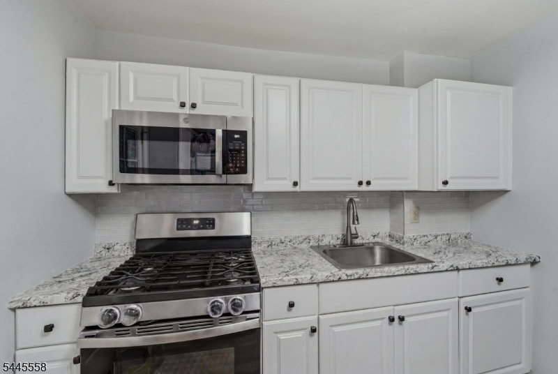 137 New Street, Unit 2 Paterson, NJ 07501 - Photo 3 of 17