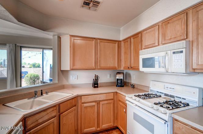 1425 South Lindsay Road, Unit 43 Mesa, AZ 85204 - Photo 5 of 22 genMid.5632695_7_2