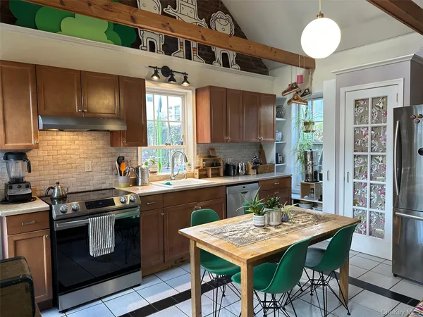 $3,000 | 369 Verplanck Avenue, Beacon, NY 12508