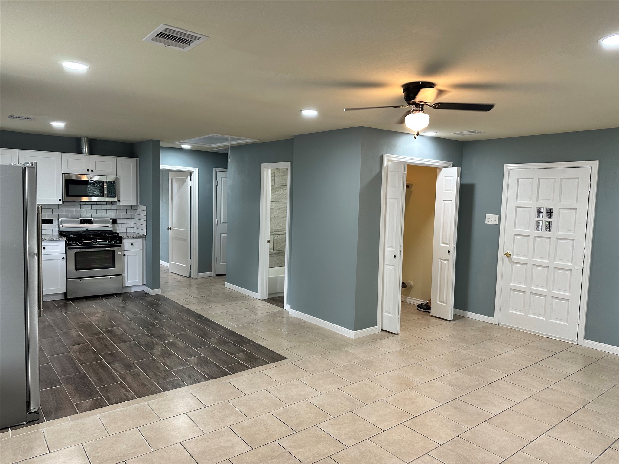 6911 Bauman Road Houston, TX 77022 - Photo 6 of 17