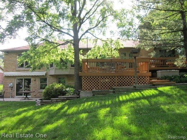 25712 Rutledge Crossing Farmington, MI 48335 - Photo 20 of 25 tiered deck and private yard.JPG