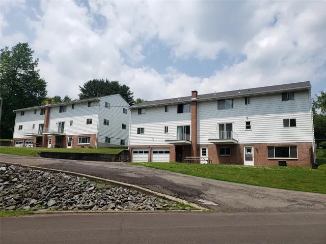 $1,200 | 15 Coventry Road, Unit 3, Endicott, NY 13760