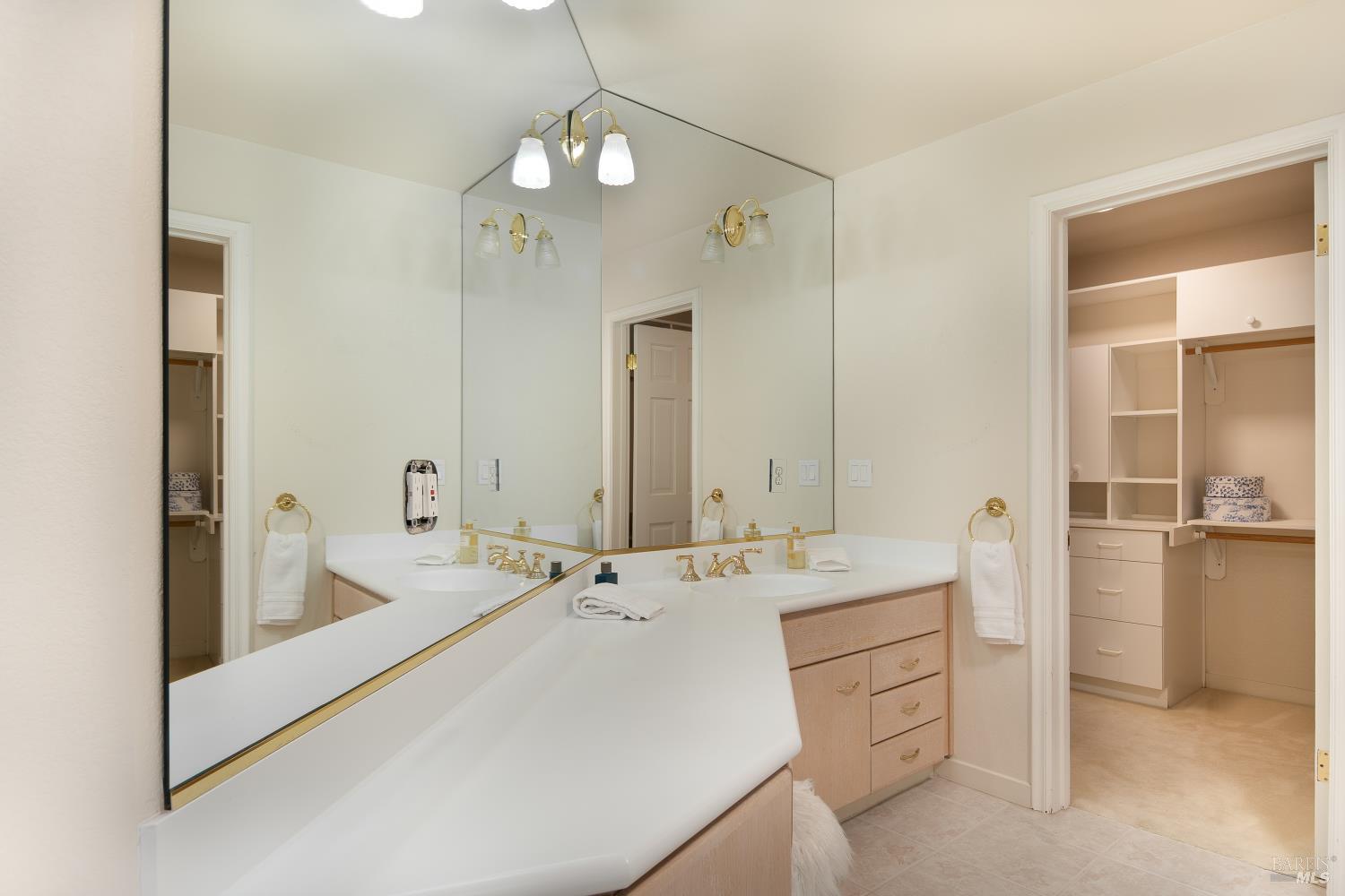 15 Ravine Way Novato, CA 94947 - Photo 31 of 48 Bathroom 2