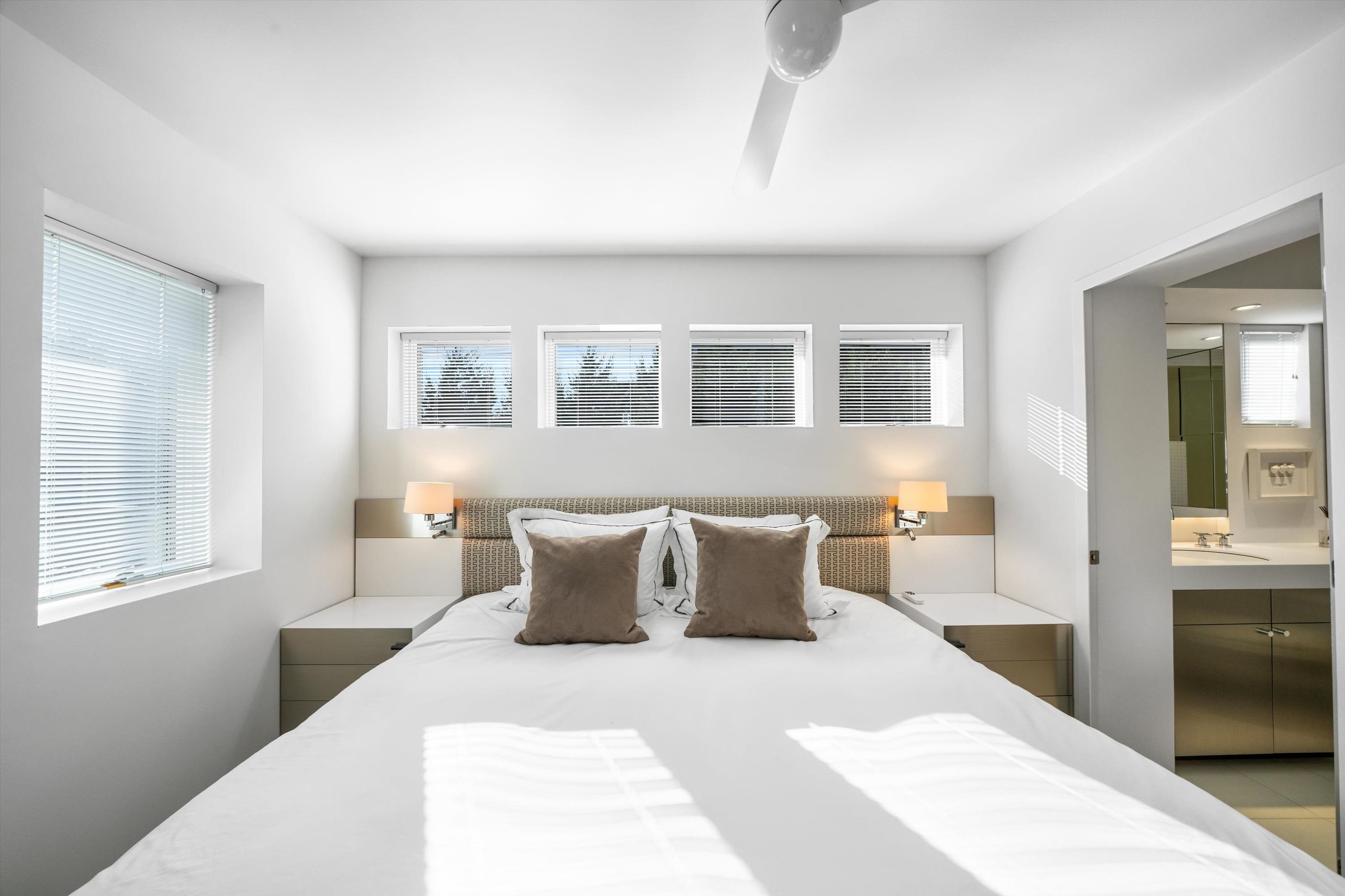 103 116th Street Stone Harbor, NJ 08247 - Photo 24 of 49 a living room with a couch and a window