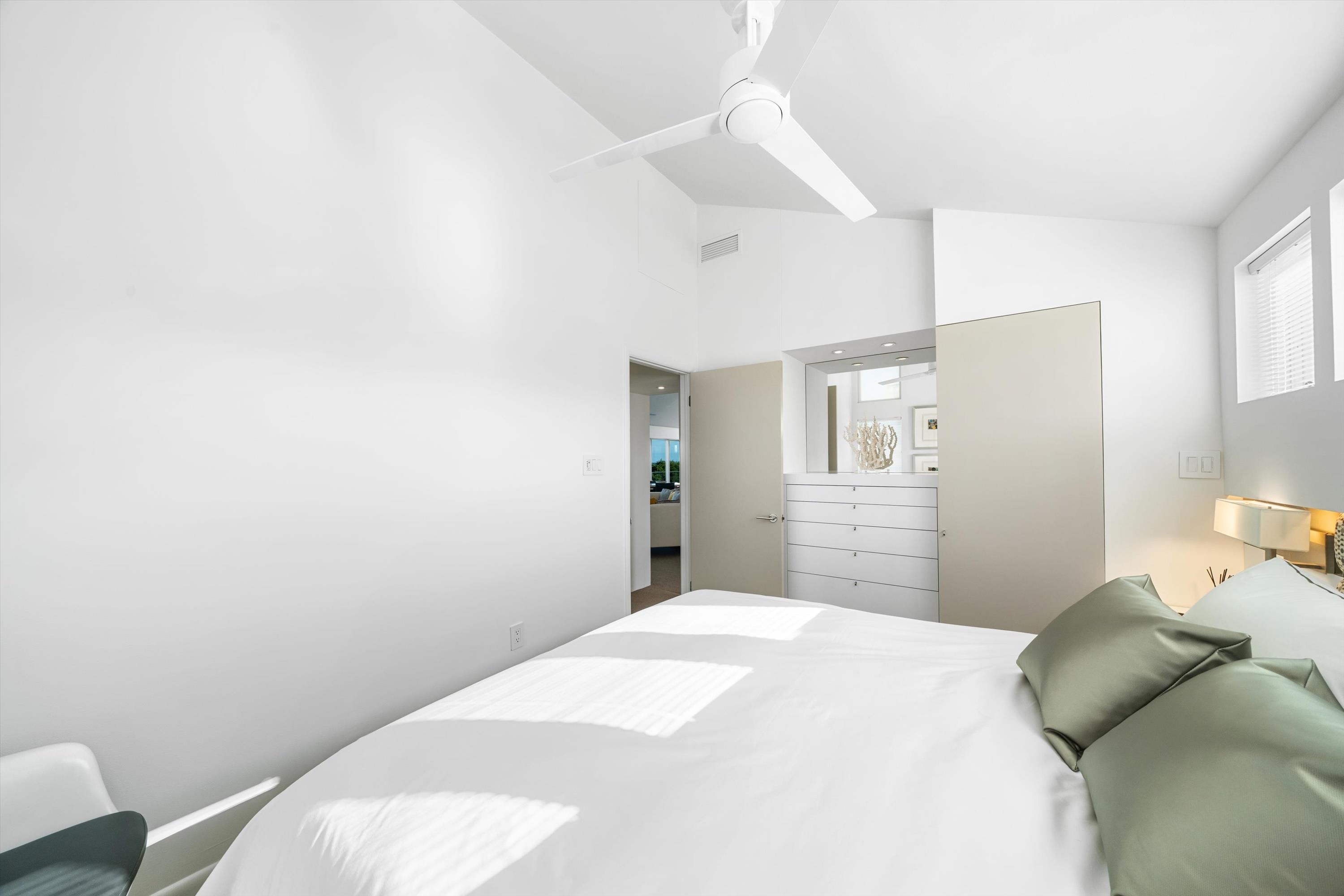 103 116th Street Stone Harbor, NJ 08247 - Photo 27 of 49 a bedroom with a bed and a window