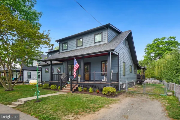 $4,800 | 2809 18th Street South, Arlington, VA 22204