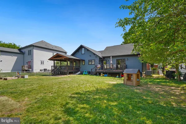 $4,800 | 2809 18th Street South, Arlington, VA 22204