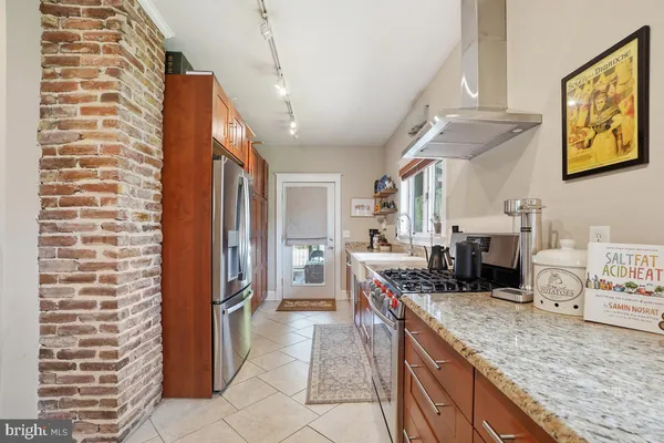 $4,800 | 2809 18th Street South, Arlington, VA 22204