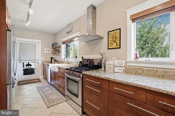 $4,800 | 2809 18th Street South, Arlington, VA 22204