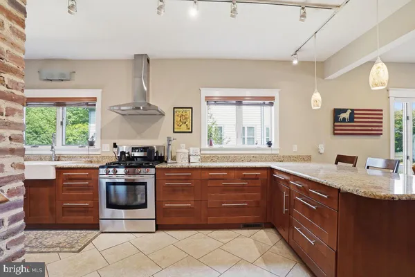 $4,800 | 2809 18th Street South, Arlington, VA 22204