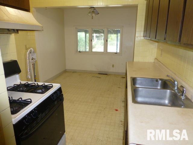 2609 South Lowell Avenue Springfield, IL 62704 - Photo 5 of 17