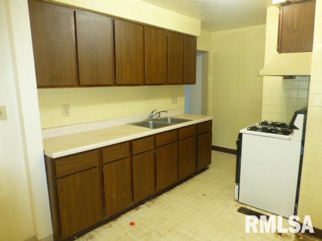 2609 South Lowell Avenue Springfield, IL 62704 - Photo 7 of 17