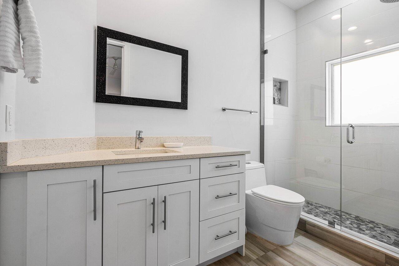 4824 Bocaire Boulevard Boca Raton, FL 33487 - Photo 31 of 71 Guest bath