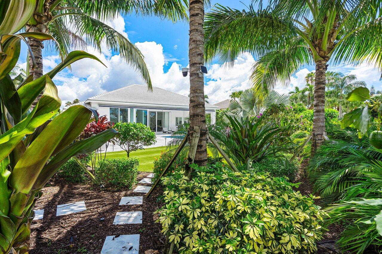 4824 Bocaire Boulevard Boca Raton, FL 33487 - Photo 41 of 71 Lush landscaping