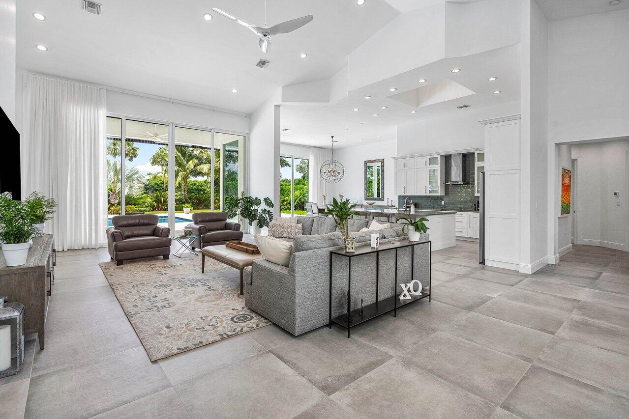 4824 Bocaire Boulevard Boca Raton, FL 33487 - Photo 9 of 71 Living