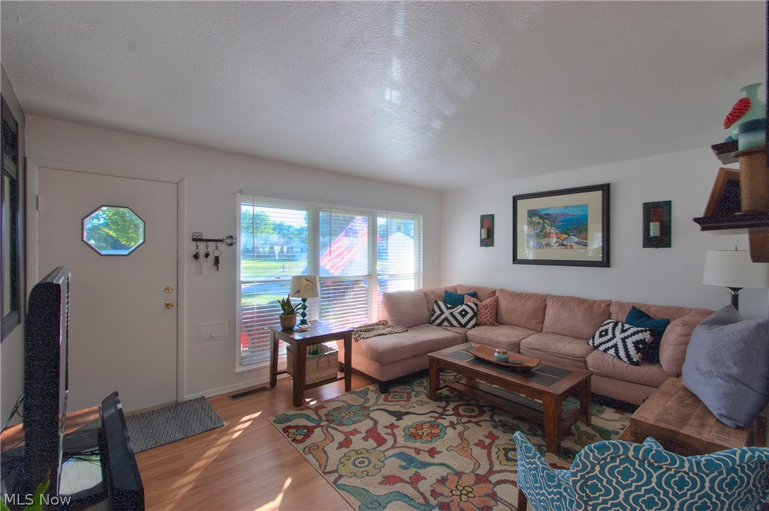 270 Nobottom Road Berea, OH 44017 - Photo 4 of 19 Gallery Image 4