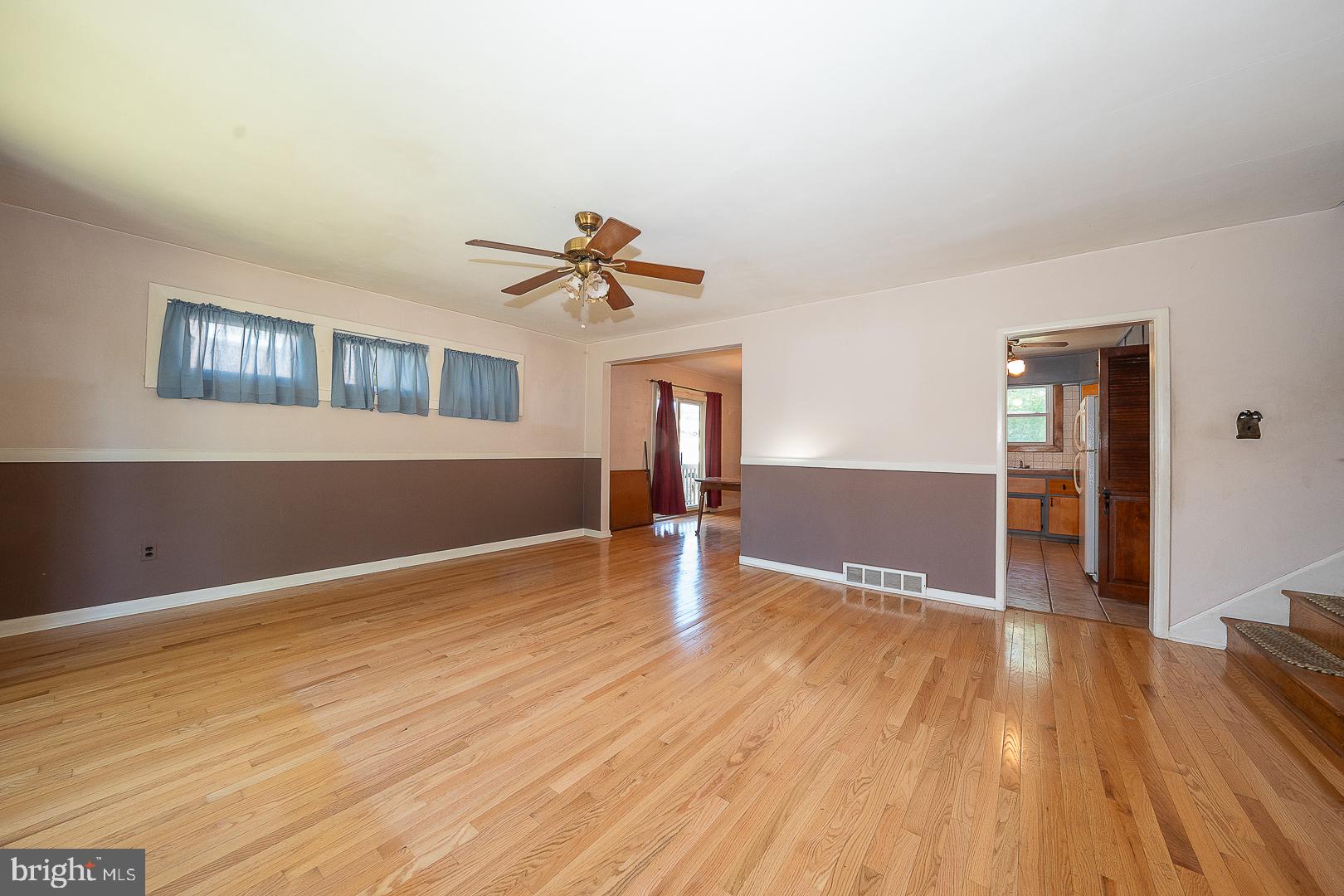 437 Rittenhouse Circle Havertown, PA 19083 - Photo 8 of 55 Spacious living area with warm tones.