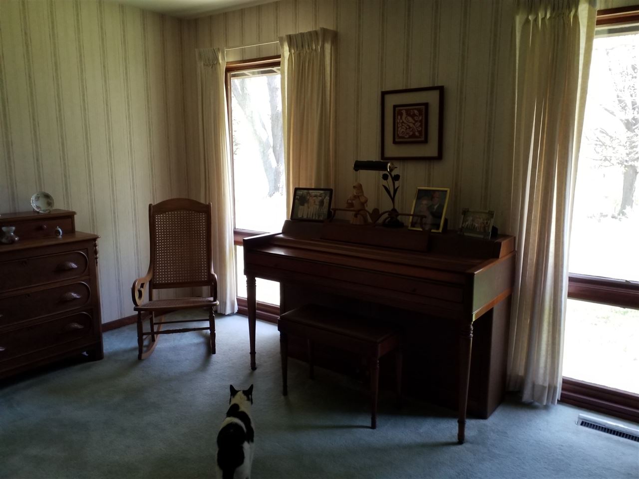 1548 Riverside Road Belvidere, IL 61008 - Photo 13 of 21 a room with a table chair and a window