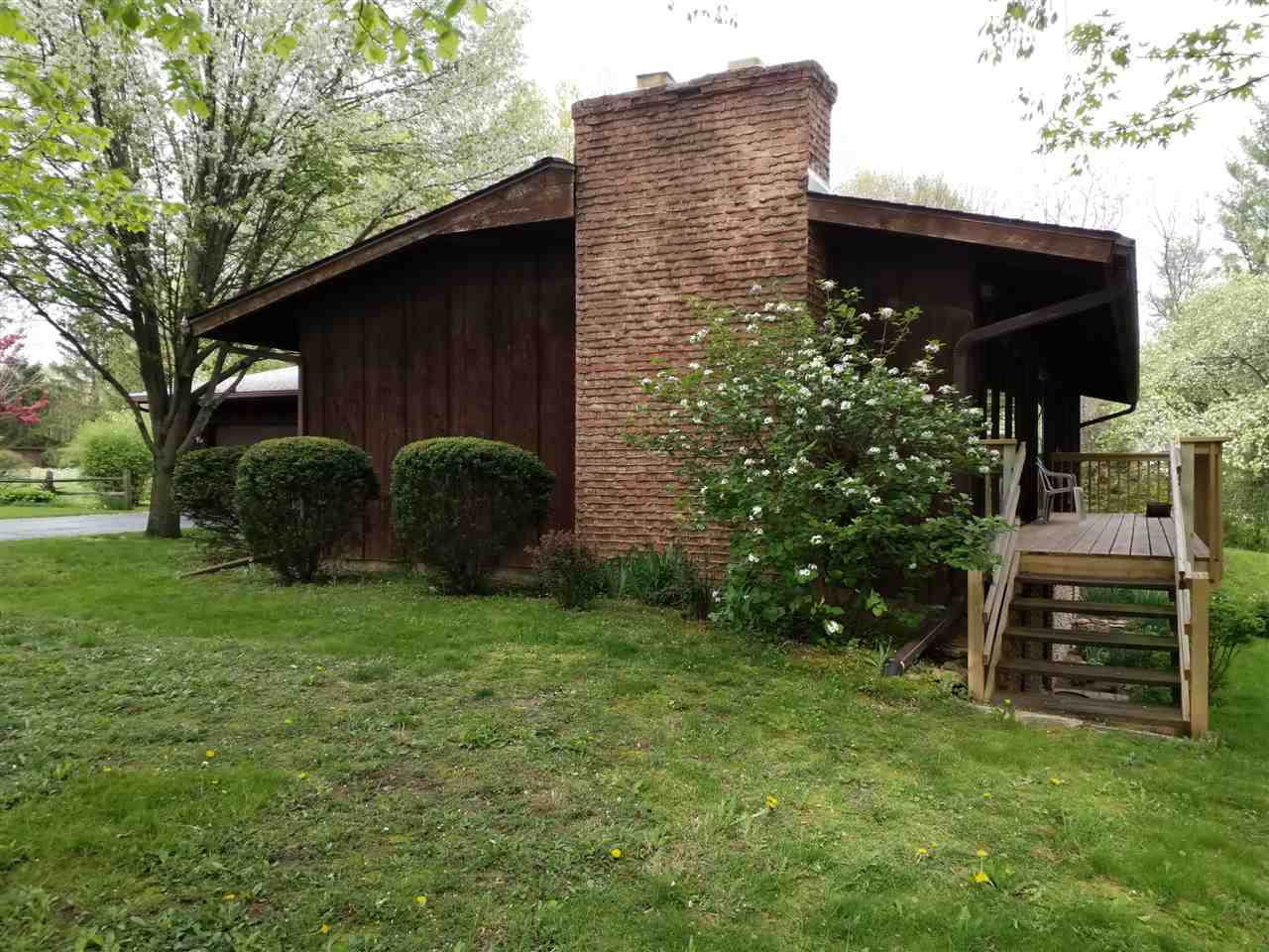 1548 Riverside Road Belvidere, IL 61008 - Photo 17 of 21 a backyard of a house with plants and large tree