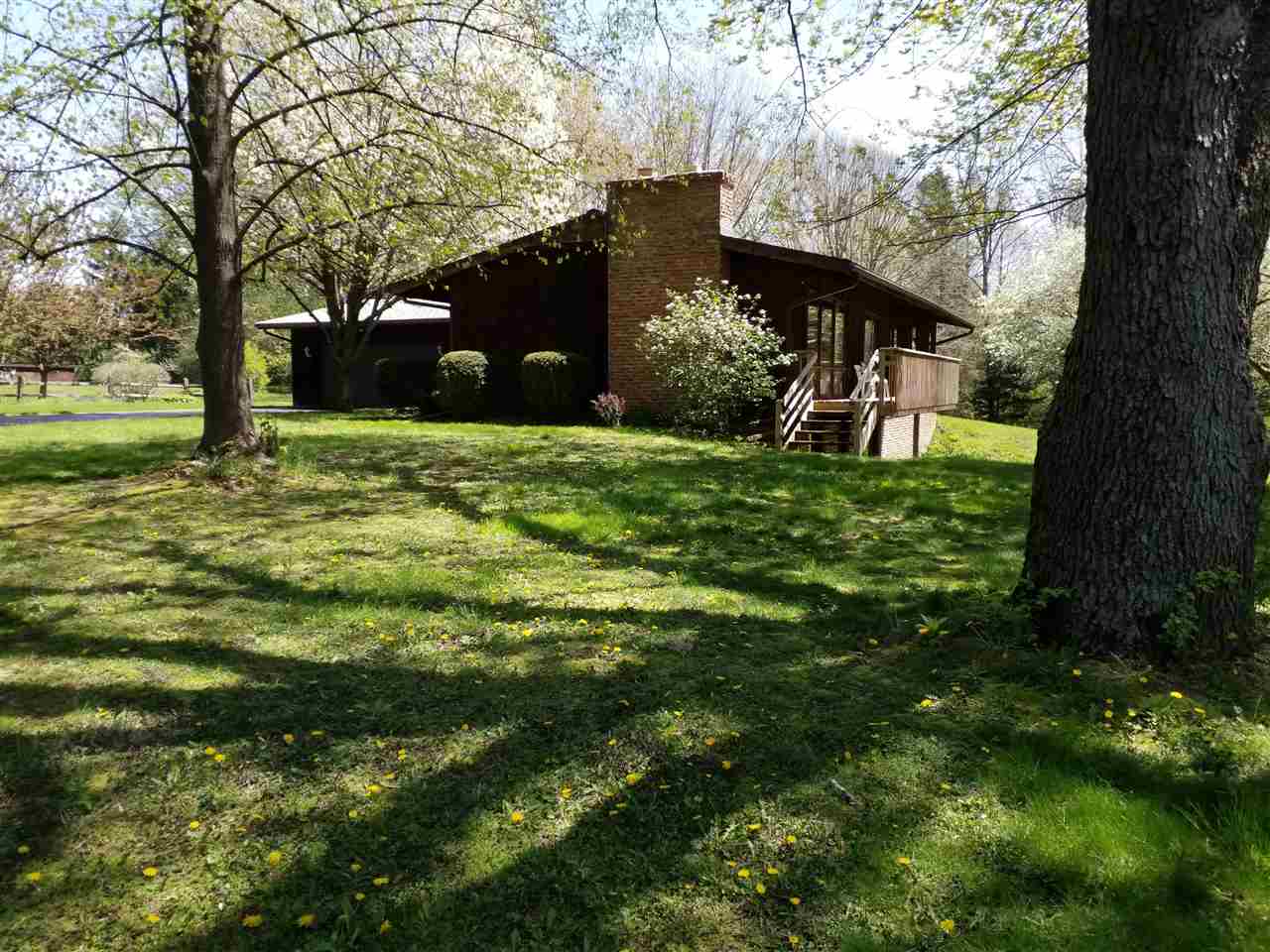 1548 Riverside Road Belvidere, IL 61008 - Photo 18 of 21 a view of a garden