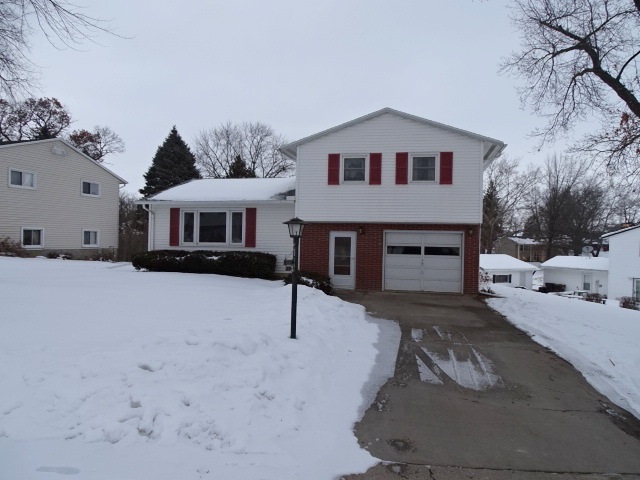1834 West Middlebury Road Freeport, IL 61032 - Photo 1 of 21 Gallery Image 1