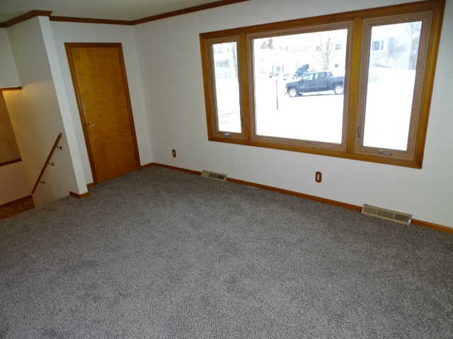 1834 West Middlebury Road Freeport, IL 61032 - Photo 3 of 21 Gallery Image 3
