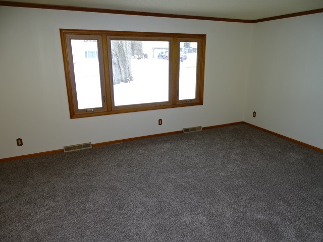 1834 West Middlebury Road Freeport, IL 61032 - Photo 4 of 21 Gallery Image 4