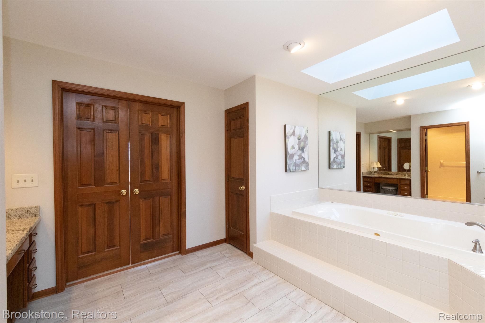 7935 Ranch Estates Road Clarkston, MI 48348 - Photo 34 of 42 Sky light is a bonus