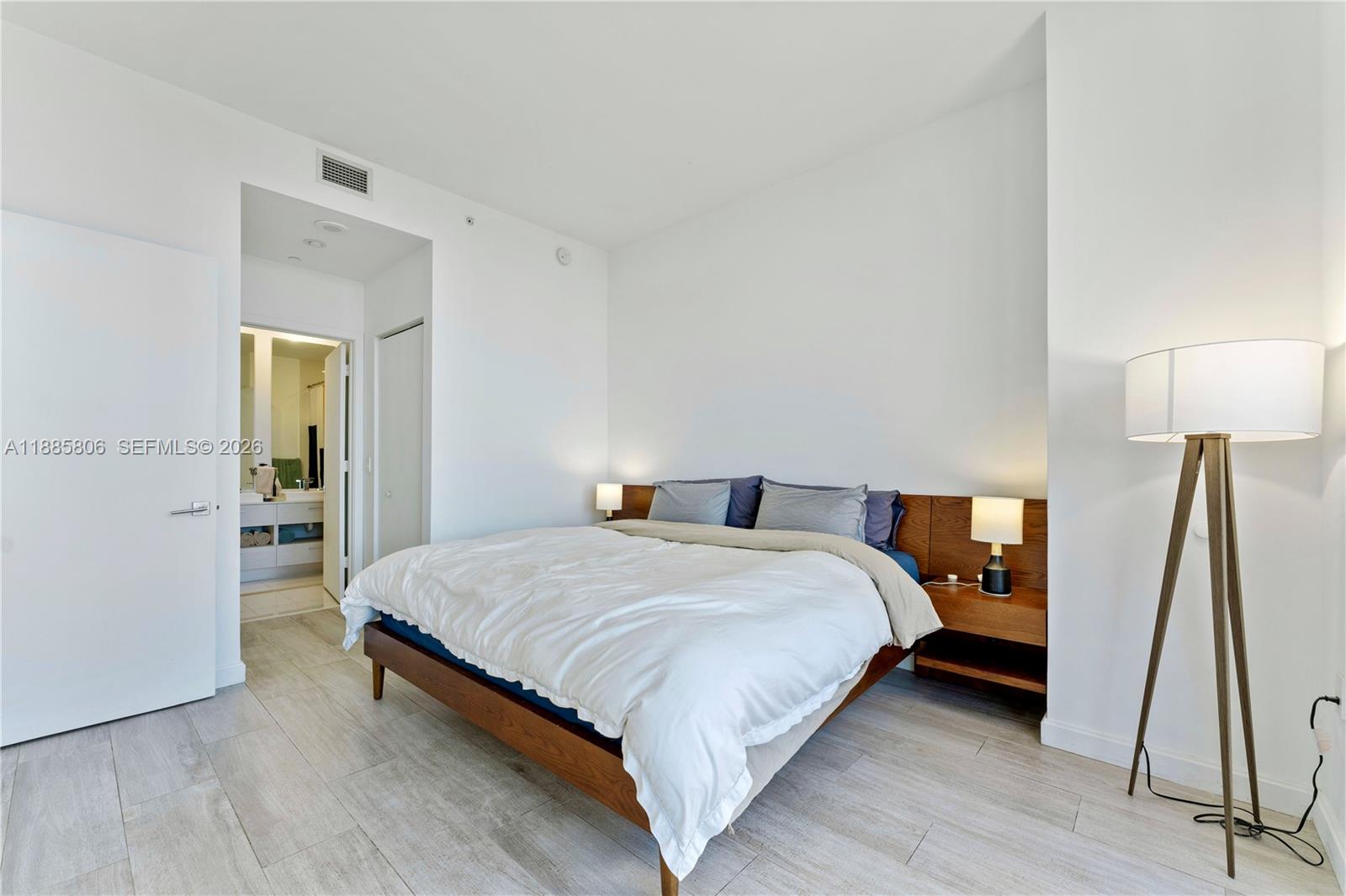 45 Southwest 9th Street, Unit 4205 Miami, FL 33130 - Photo 11 of 32 a spacious bedroom with a bed and a wooden floor